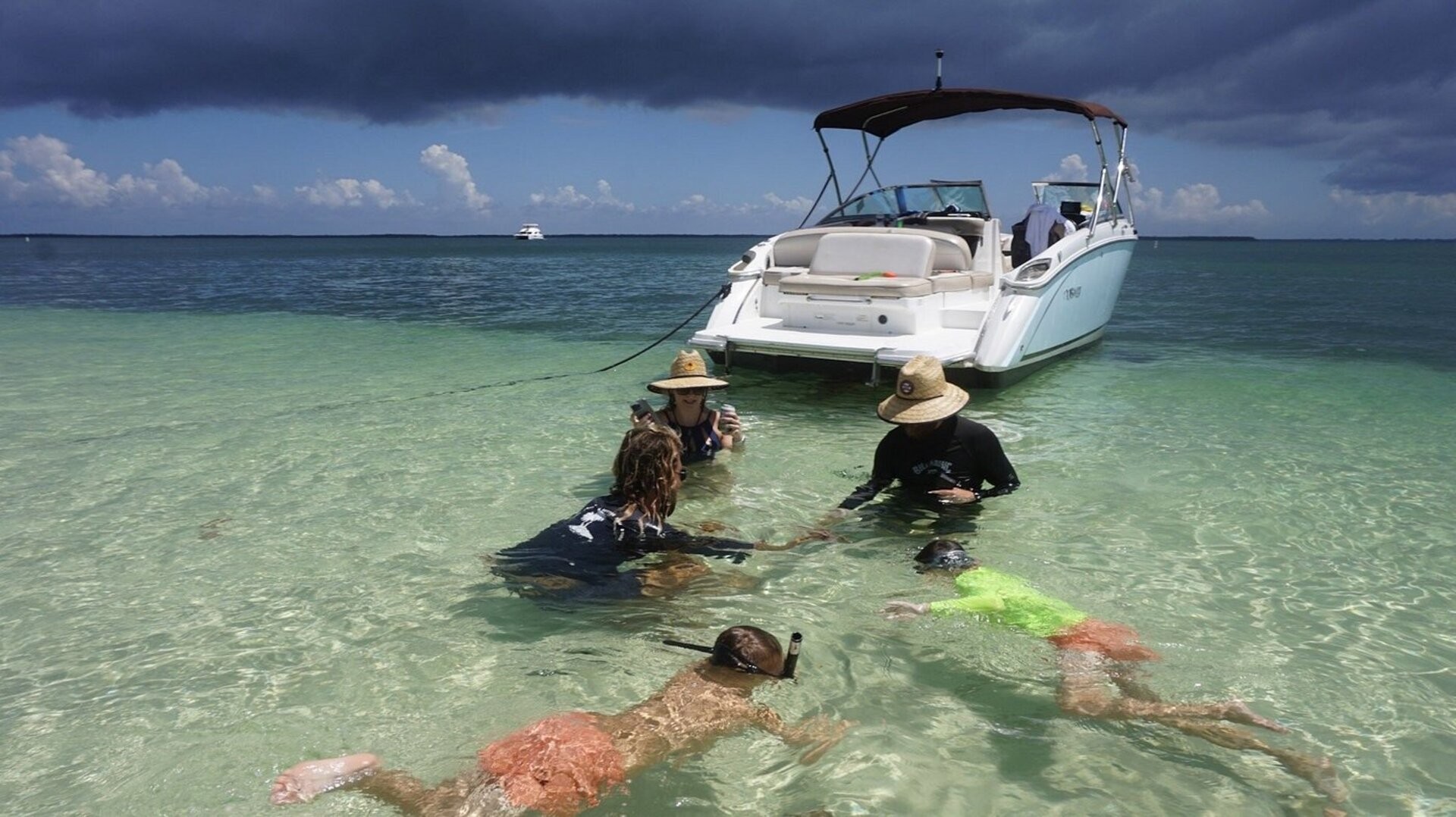 Cayman Islands Boat Charter - Bowrider 27ft