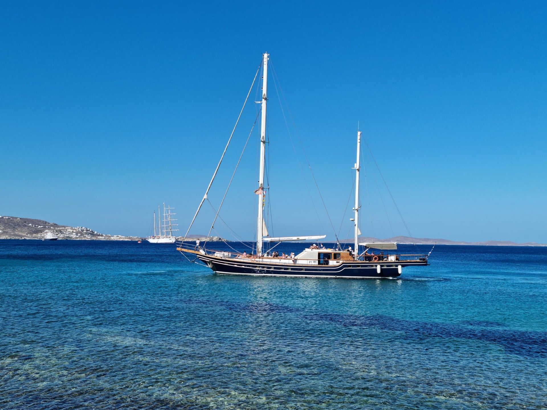 Rhenia Island and Guided Tour of Delos - Eclectic Private Cruise
