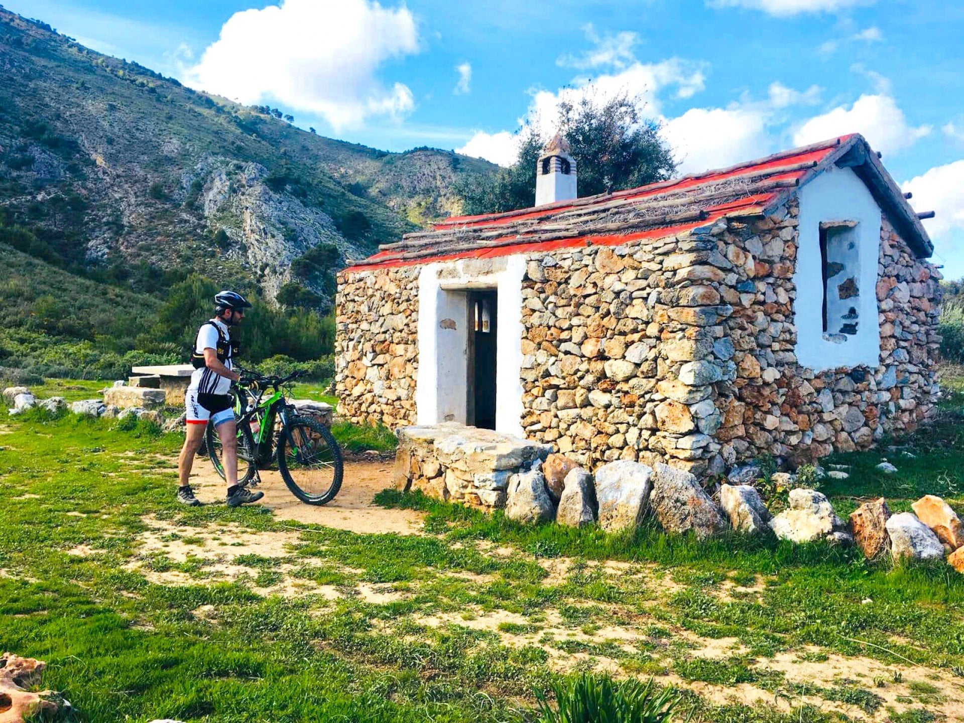 E-Mountain Bike and Wine Tour