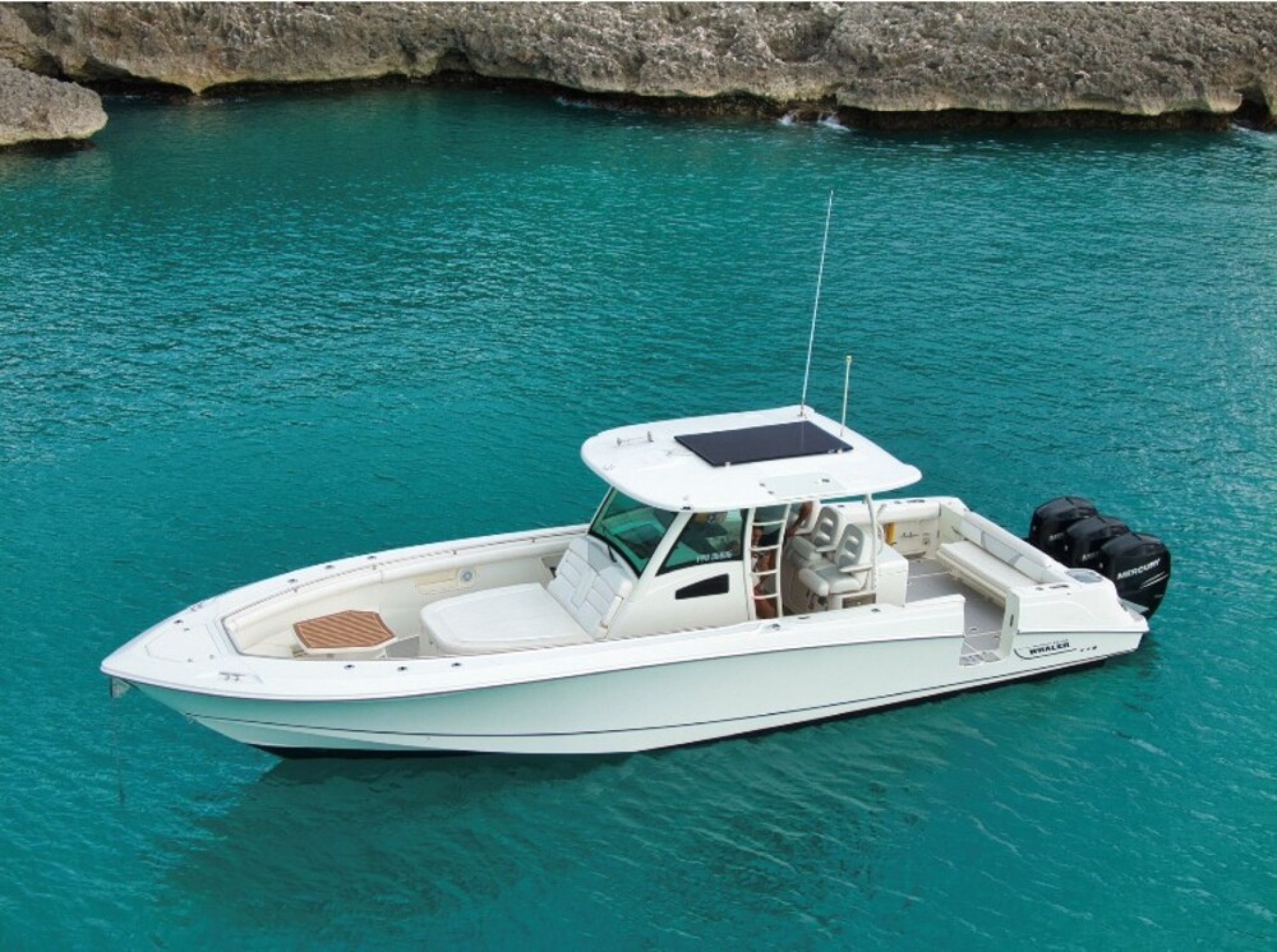 St Barts Boat Charter - Boston Whaler 38ft