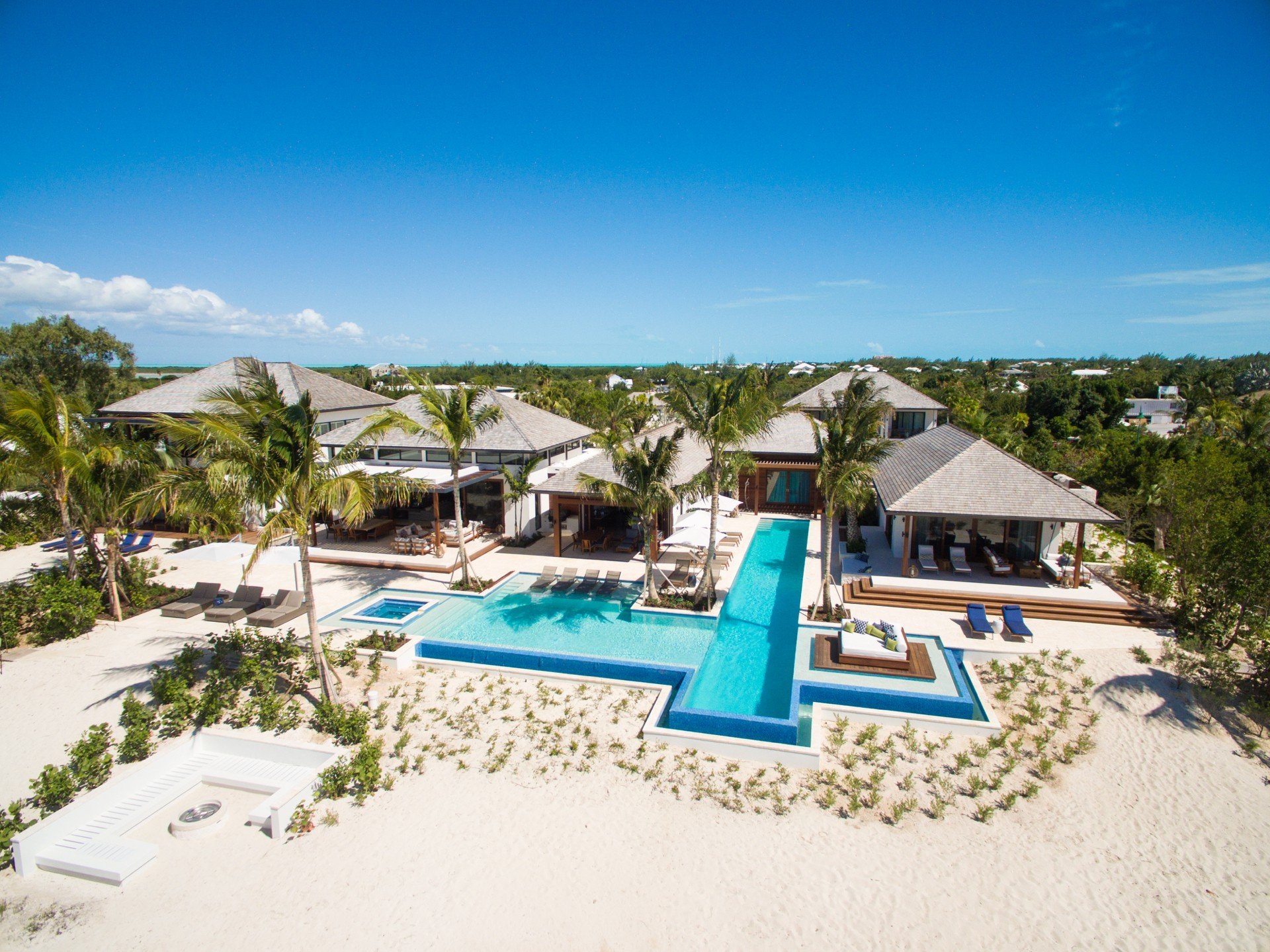 https://manage.isleblue.co/uploads/villas/images/3021/turks-and-caicos-villa-hawksbill-2016-007_large.jpg