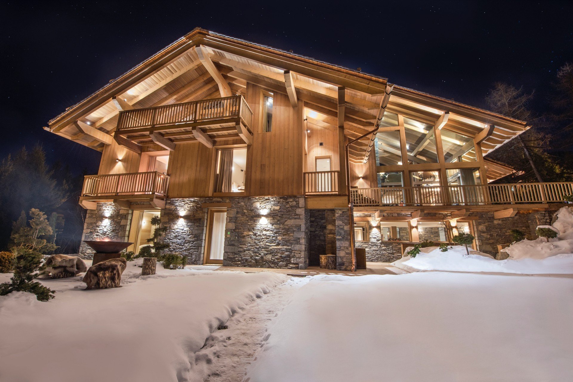 Дом в стиле шале фото. Шале в Мерибель. «Шале / Chalet». Фахверк кело. Швейцарское Шале фахверк.