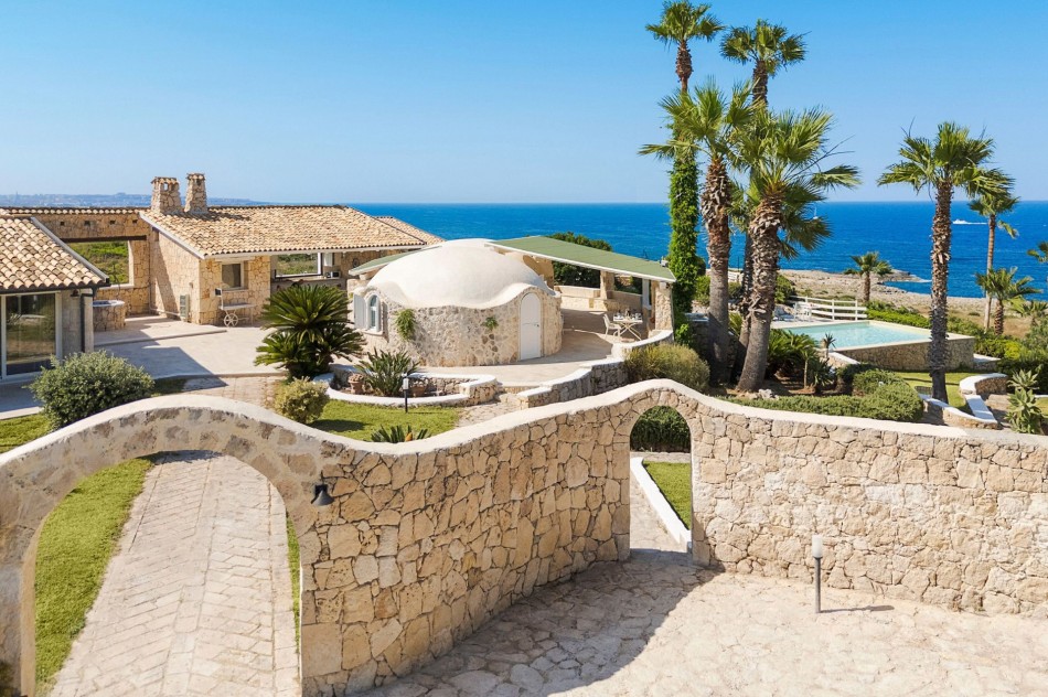 Sicily Villas - Villa del Mito - Syracuse - Italy | Luxury Vacation Rentals